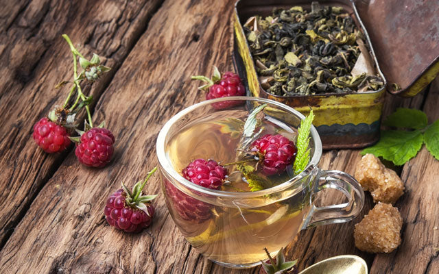 THE HEALTH BENEFITS OF RED RASPBERRY LEAF TEA FOR WOMEN