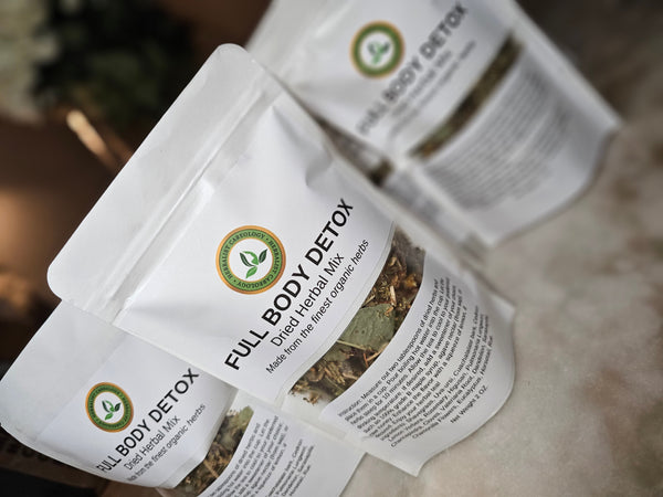 Full Detox Tea packaging with 100% organic herbal mix for body cleanse and rejuvenation.